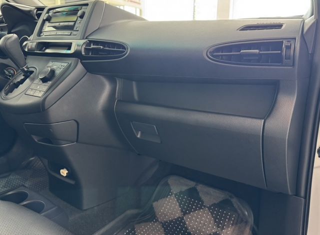 2010 TOYOTA WISH J~僅跑１７萬多KM✅恆溫空調✅蜂鳴式倒車輔助系統✅後視鏡方向指示燈★歡迎蒞臨賞車試  第9張相片