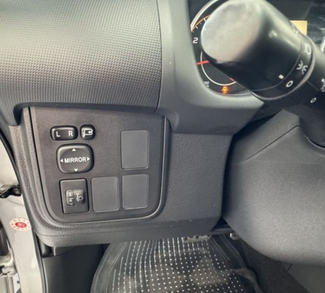 2010 TOYOTA WISH J~僅跑１７萬多KM✅恆溫空調✅蜂鳴式倒車輔助系統✅後視鏡方向指示燈★歡迎蒞臨賞車試  第11張相片