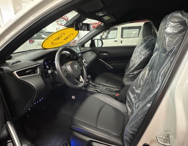 2023 TOYOTA　COROLLA　CROSS 1.8  HYBRID尊爵~僅跑４萬多KM✅I KEY✅環景✅恆溫  第3張相片