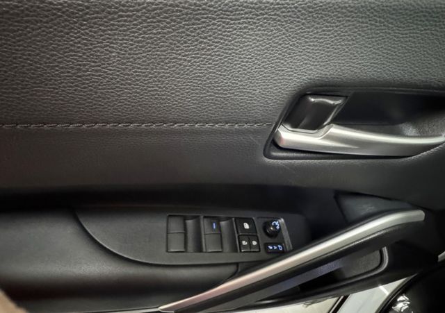 2023 TOYOTA　COROLLA　CROSS 1.8  HYBRID尊爵~僅跑４萬多KM✅I KEY✅環景✅恆溫  第8張相片