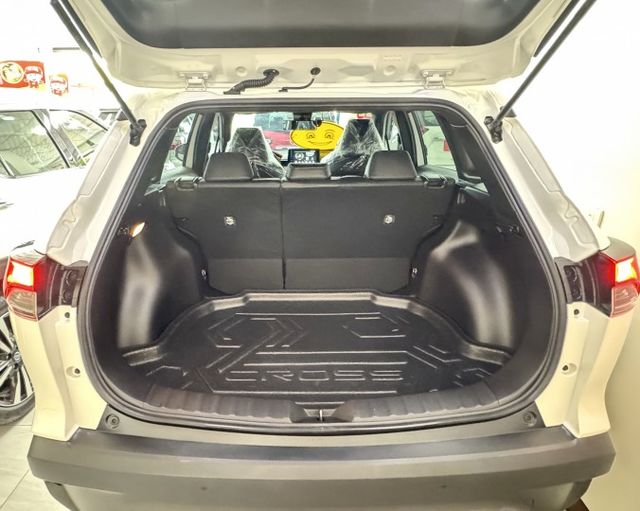 2023 TOYOTA　COROLLA　CROSS 1.8  HYBRID尊爵~僅跑４萬多KM✅I KEY✅環景✅恆溫  第9張相片