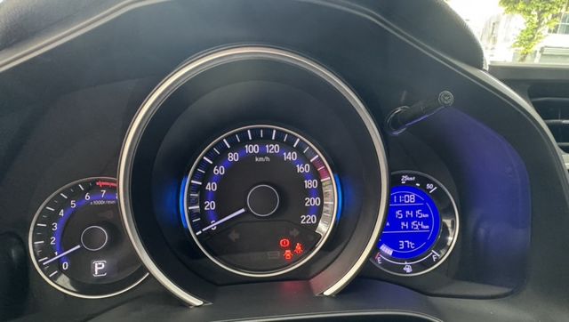 2019 HONDA FIT 1.5 S僅跑萬15萬多KM✅I KEY ✅方向盤快控鍵✅換檔撥片✅中控螢幕✅恆溫空調  第6張相片