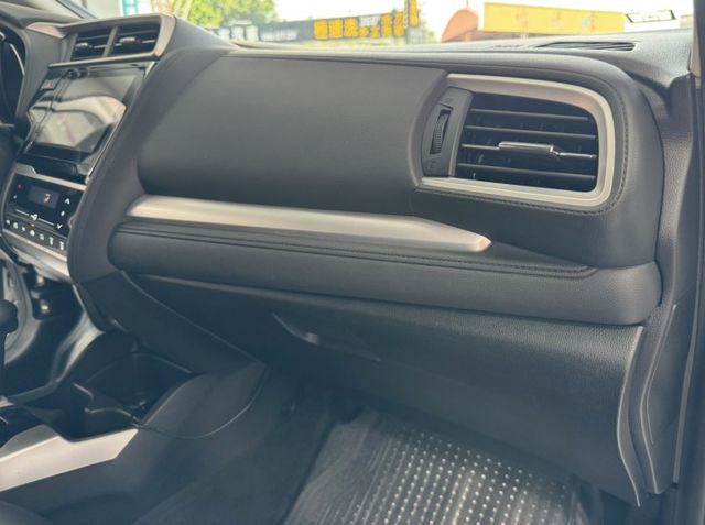 2019 HONDA FIT 1.5 S僅跑萬15萬多KM✅I KEY ✅方向盤快控鍵✅換檔撥片✅中控螢幕✅恆溫空調  第8張相片