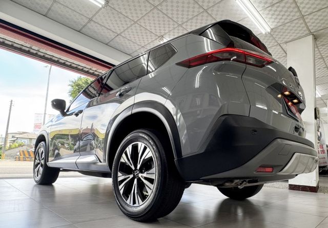 2023 Nissan X-Trail旗艦版僅跑２萬多KM✅I KEY✅環景影像 ✅方向盤快控鍵✅換檔撥片✅電動尾門  第2張相片