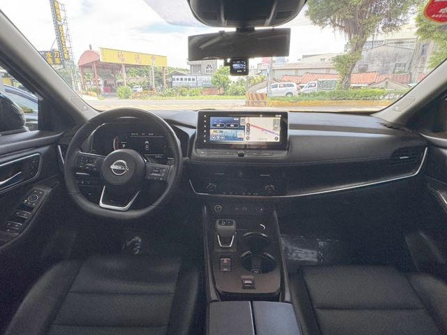 2023 Nissan X-Trail旗艦版僅跑２萬多KM✅I KEY✅環景影像 ✅方向盤快控鍵✅換檔撥片✅電動尾門  第3張相片