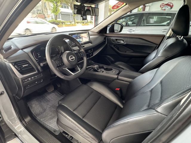 2023 Nissan X-Trail旗艦版僅跑２萬多KM✅I KEY✅環景影像 ✅方向盤快控鍵✅換檔撥片✅電動尾門  第4張相片