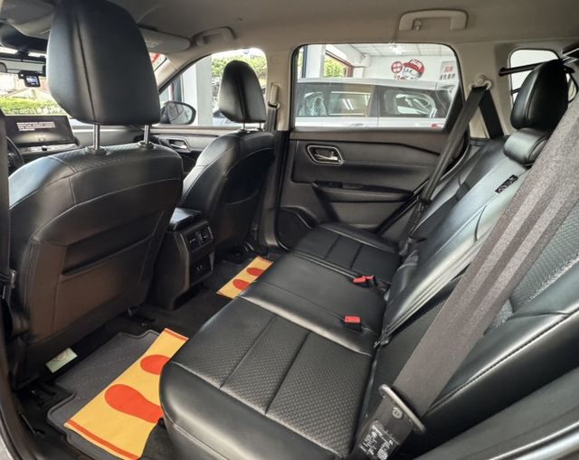 2023 Nissan X-Trail旗艦版僅跑２萬多KM✅I KEY✅環景影像 ✅方向盤快控鍵✅換檔撥片✅電動尾門  第5張相片