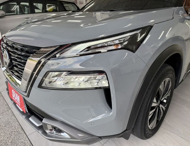 2023 Nissan X-Trail旗艦版僅跑２萬多KM✅I KEY✅環景影像 ✅方向盤快控鍵✅換檔撥片✅電動尾門  第11張相片