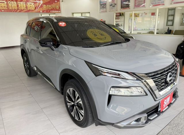 2023 Nissan X-Trail旗艦版僅跑２萬多KM✅I KEY✅環景影像 ✅方向盤快控鍵✅換檔撥片✅電動尾門  第17張相片