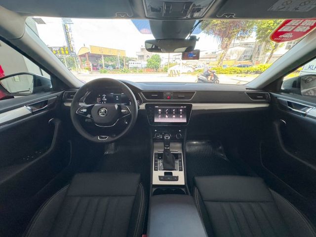 2023 SKODA SUPERB 菁英版 僅跑2萬多KM✅I KEY✅導航✅倒車影像✅定速巡航✅電動尾門✅恆溫空調  第2張相片