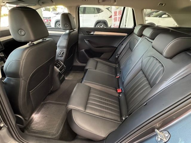 2023 SKODA SUPERB 菁英版 僅跑2萬多KM✅I KEY✅導航✅倒車影像✅定速巡航✅電動尾門✅恆溫空調  第5張相片