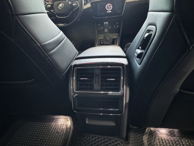 2023 SKODA SUPERB 菁英版 僅跑2萬多KM✅I KEY✅導航✅倒車影像✅定速巡航✅電動尾門✅恆溫空調  第11張相片