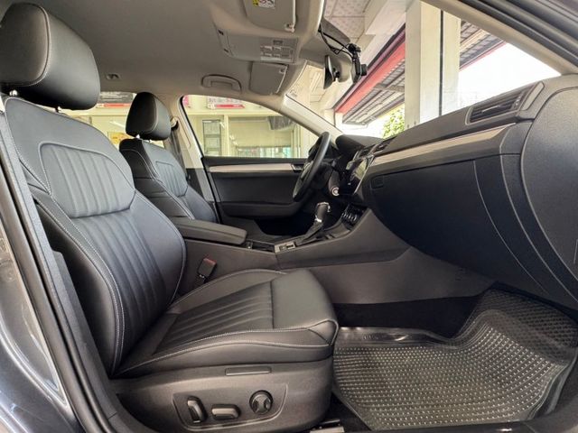 2023 SKODA SUPERB 菁英版 僅跑2萬多KM✅I KEY✅導航✅倒車影像✅定速巡航✅電動尾門✅恆溫空調  第14張相片