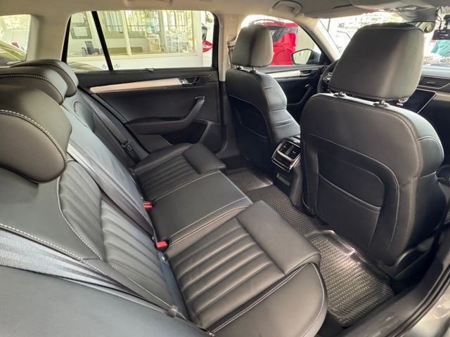 2023 SKODA SUPERB 菁英版 僅跑2萬多KM✅I KEY✅導航✅倒車影像✅定速巡航✅電動尾門✅恆溫空調  第15張相片