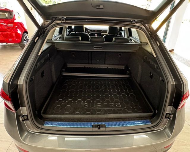 2023 SKODA SUPERB 菁英版 僅跑2萬多KM✅I KEY✅導航✅倒車影像✅定速巡航✅電動尾門✅恆溫空調  第16張相片