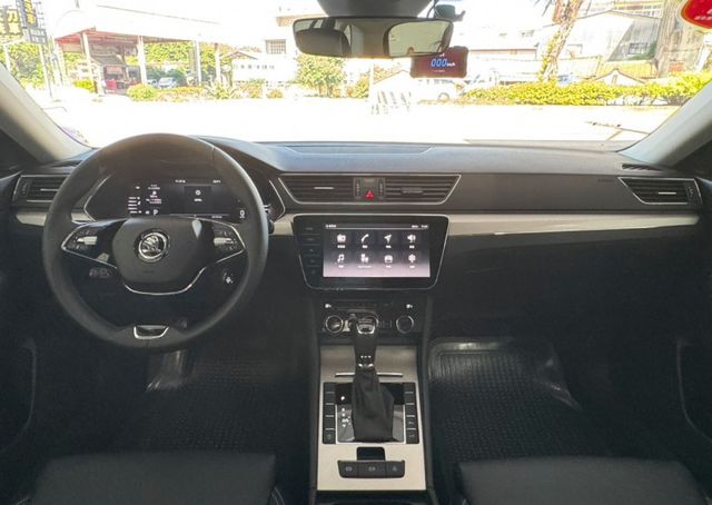2023 SKODA SUPERB 菁英版 僅跑2萬多KM✅I KEY✅導航✅倒車影像✅定速巡航✅電動尾門✅恆溫空調  第18張相片