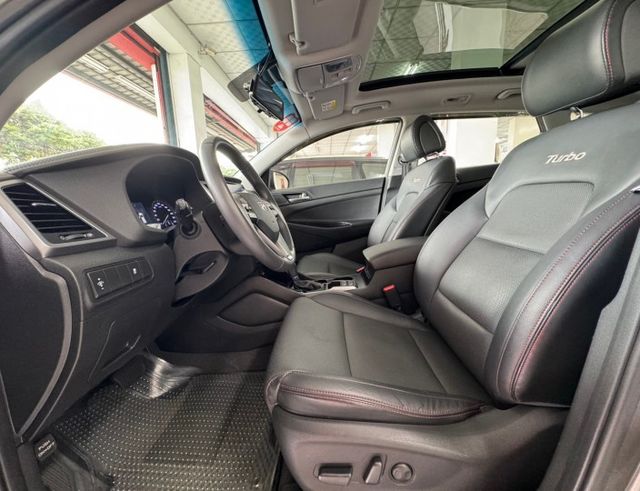 2018 HYUNDAI TUCSON 尊貴TURBO~僅跑6萬多KM✅I KEY✅全景天窗✅駕駛座電動調整✅定速巡航  第3張相片