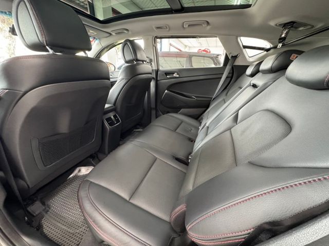 2018 HYUNDAI TUCSON 尊貴TURBO~僅跑6萬多KM✅I KEY✅全景天窗✅駕駛座電動調整✅定速巡航  第7張相片