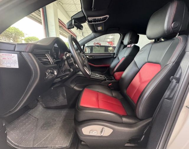 運動休旅車2021 PORSCHE MACAN 2.0T~僅跑３萬多KM✅20吋鋁圈✅原廠保養✅四輪新胎✅I KEY  第3張相片