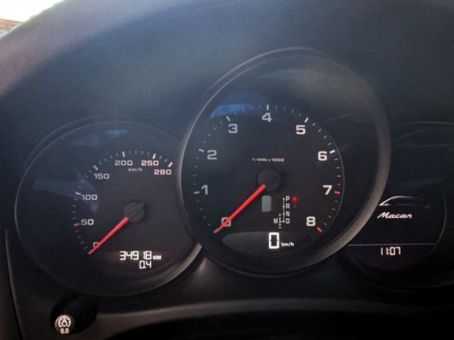 運動休旅車2021 PORSCHE MACAN 2.0T~僅跑３萬多KM✅20吋鋁圈✅原廠保養✅四輪新胎✅I KEY  第4張相片