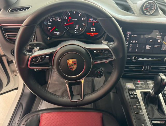 運動休旅車2021 PORSCHE MACAN 2.0T~僅跑３萬多KM✅20吋鋁圈✅原廠保養✅四輪新胎✅I KEY  第5張相片