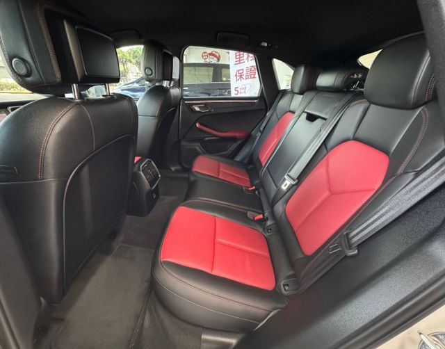 運動休旅車2021 PORSCHE MACAN 2.0T~僅跑３萬多KM✅20吋鋁圈✅原廠保養✅四輪新胎✅I KEY  第11張相片