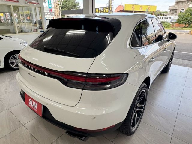 運動休旅車2021 PORSCHE MACAN 2.0T~僅跑３萬多KM✅20吋鋁圈✅原廠保養✅四輪新胎✅I KEY  第12張相片