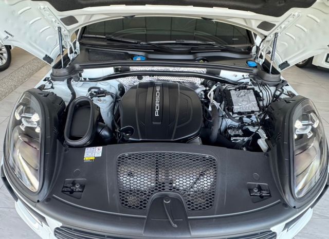 運動休旅車2021 PORSCHE MACAN 2.0T~僅跑３萬多KM✅20吋鋁圈✅原廠保養✅四輪新胎✅I KEY  第17張相片