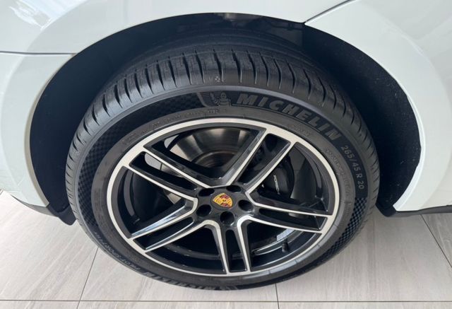 運動休旅車2021 PORSCHE MACAN 2.0T~僅跑３萬多KM✅20吋鋁圈✅原廠保養✅四輪新胎✅I KEY  第18張相片