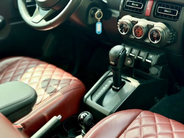 2023 SUZUKI JIMNY 實跑６萬多KM✅定速巡航✅方向盤快控鍵✅恆溫空調✅中控螢幕✅倒車雷達✅倒車影像輔助  第5張相片