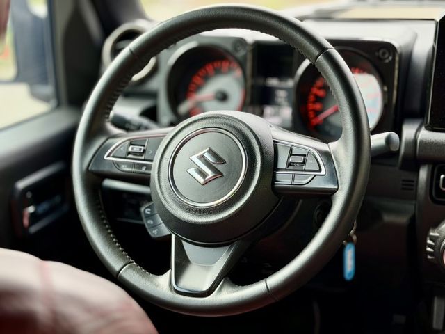2023 SUZUKI JIMNY 實跑６萬多KM✅定速巡航✅方向盤快控鍵✅恆溫空調✅中控螢幕✅倒車雷達✅倒車影像輔助  第6張相片
