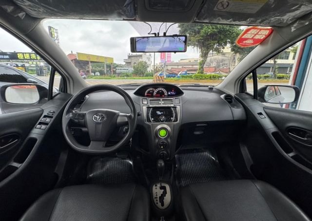2014 TOTOYA YARIS實跑10萬多KM～保證里程✅方向盤快控鍵✅恆溫空調蜂鳴式✅倒車輔助系統✅電動折疊後視鏡  第2張相片