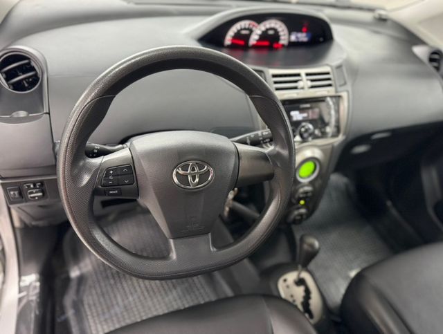 2014 TOTOYA YARIS實跑10萬多KM～保證里程✅方向盤快控鍵✅恆溫空調蜂鳴式✅倒車輔助系統✅電動折疊後視鏡  第6張相片