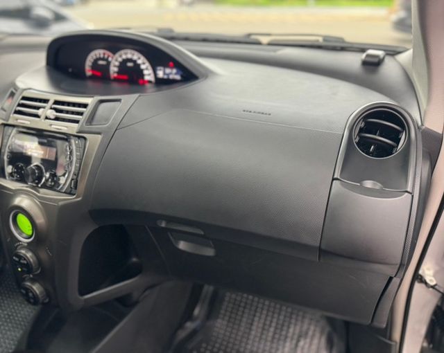 2014 TOTOYA YARIS實跑10萬多KM～保證里程✅方向盤快控鍵✅恆溫空調蜂鳴式✅倒車輔助系統✅電動折疊後視鏡  第7張相片