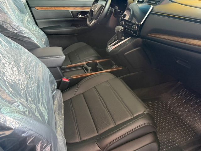 2018 HONDA CRV 1.5 S~實跑1０萬多KM✅定速巡航✅全景式電動天窗✅電動尾門✅車道維持輔助✅碰撞緩解煞  第7張相片