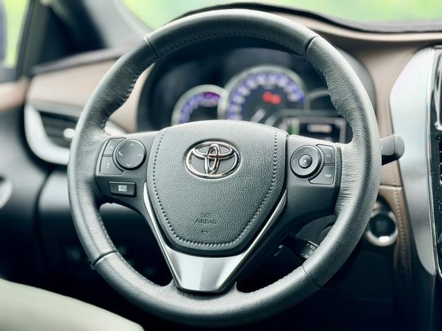 2022 TOTOYA YARIS CROSSOVER~實跑2萬多KM✅I KEY✅方向盤快控鍵✅恆溫空調✅換檔撥片  第7張相片