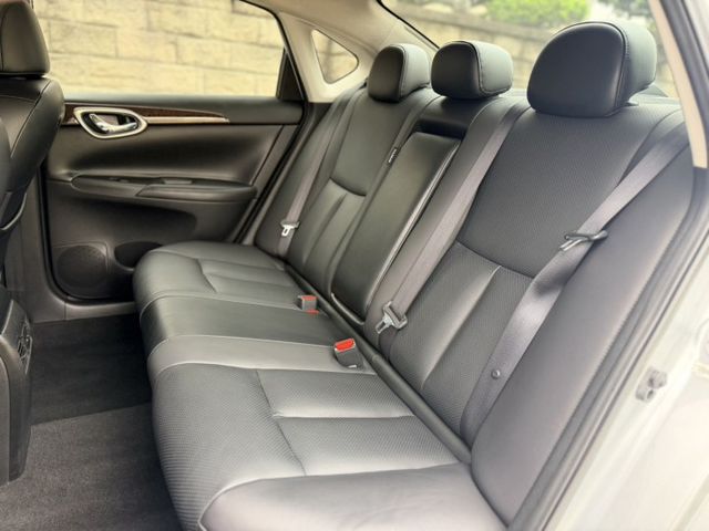 2016 NISSAN SENTRA~實跑１０萬多KM～保證里程✅定速巡航✅方向盤快控鍵✅後座出風口✅倒車輔助系統  第5張相片