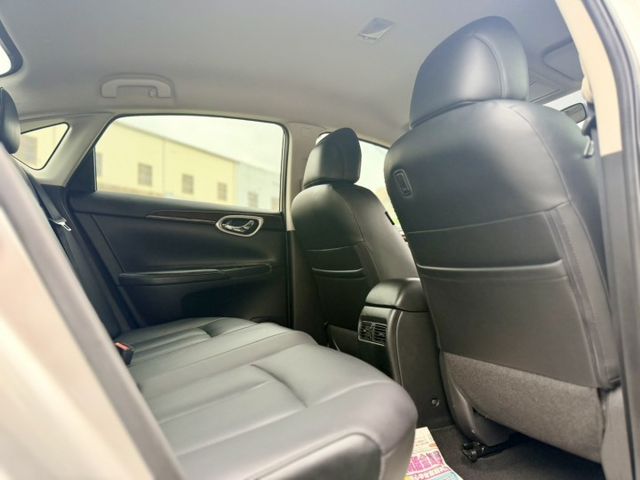2016 NISSAN SENTRA~實跑１０萬多KM～保證里程✅定速巡航✅方向盤快控鍵✅後座出風口✅倒車輔助系統  第10張相片
