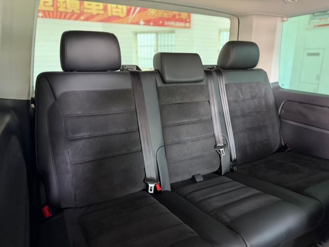 ❱❱❱市場稀有廂型休旅車~鋁圈正BBS~車宿露營 ✅原版件✅低里程✅電動雙側滑門✅電動尾門✅後座折疊小桌  第10張相片