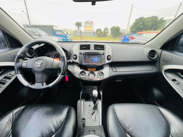 TOYOTA豐田 RAV4  第3張相片