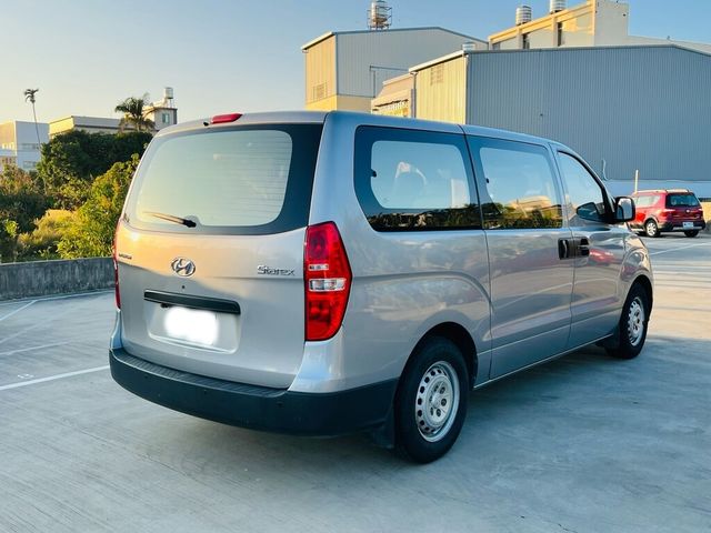 HYUNDAI現代 STAREX  第19張相片