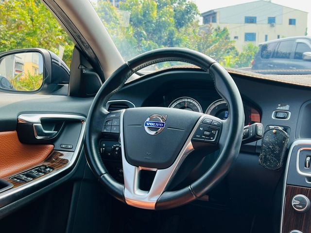 VOLVO富豪 V60  第8張相片