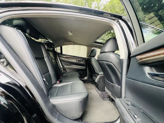 LEXUS凌志 ES300H  第6張相片