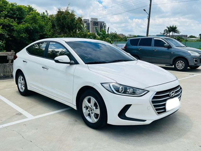 HYUNDAI現代 ELANTRA  第2張相片