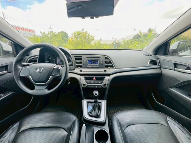 HYUNDAI現代 ELANTRA  第3張相片