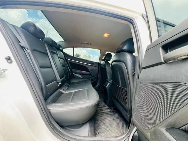 HYUNDAI現代 ELANTRA  第5張相片