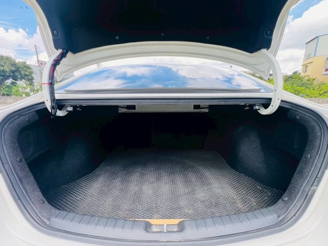 HYUNDAI現代 ELANTRA  第7張相片