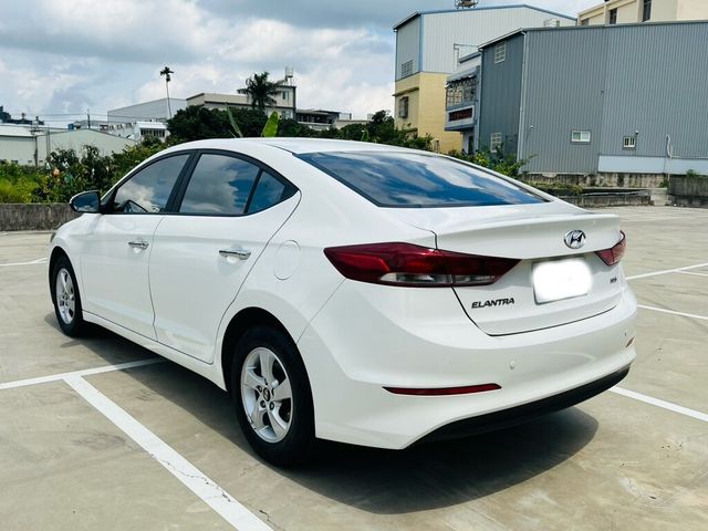 HYUNDAI現代 ELANTRA  第8張相片