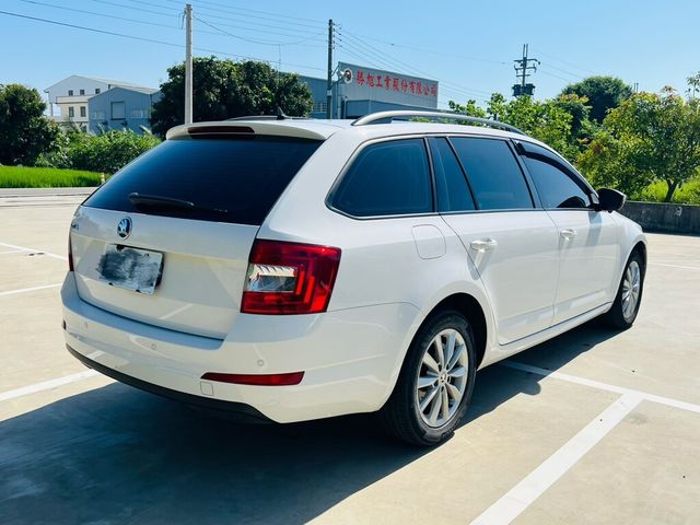 SKODA司科達 OCTAVIA COMBI  第12張相片