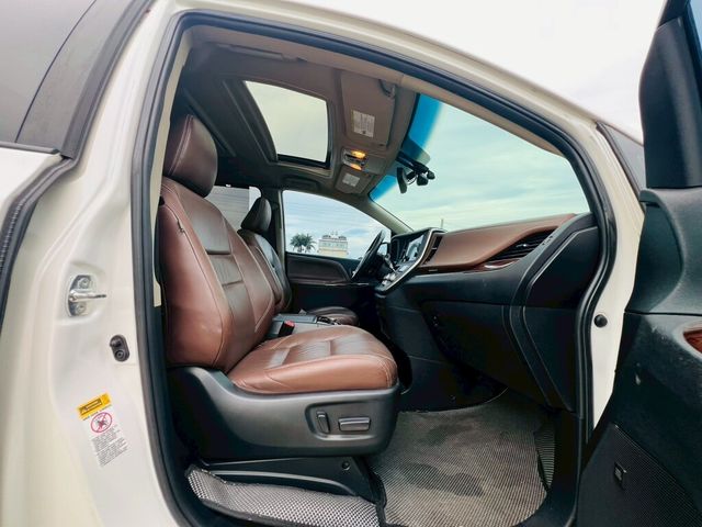TOYOTA豐田 SIENNA  第4張相片
